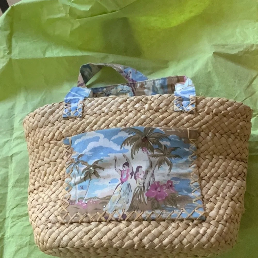 Straw beach bag